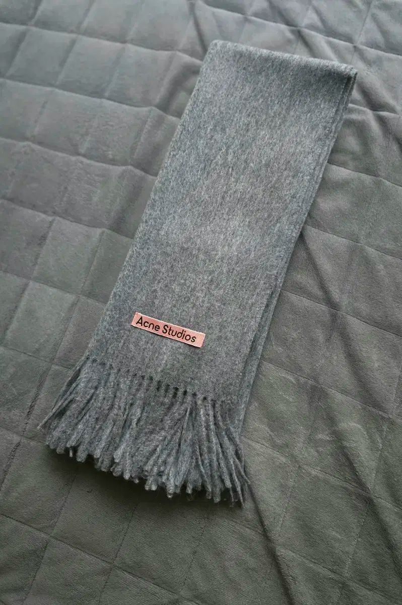 Acne Studios ニュー オーバーサイズ ウール マフラー グレーメランジ