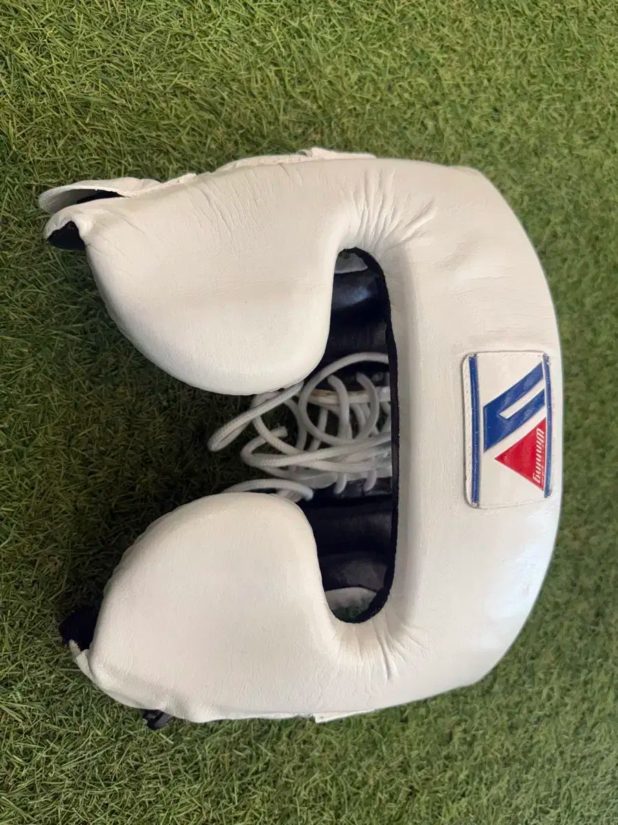 ウィニング Mサイズ 白 ヘッドギア - メルカリ