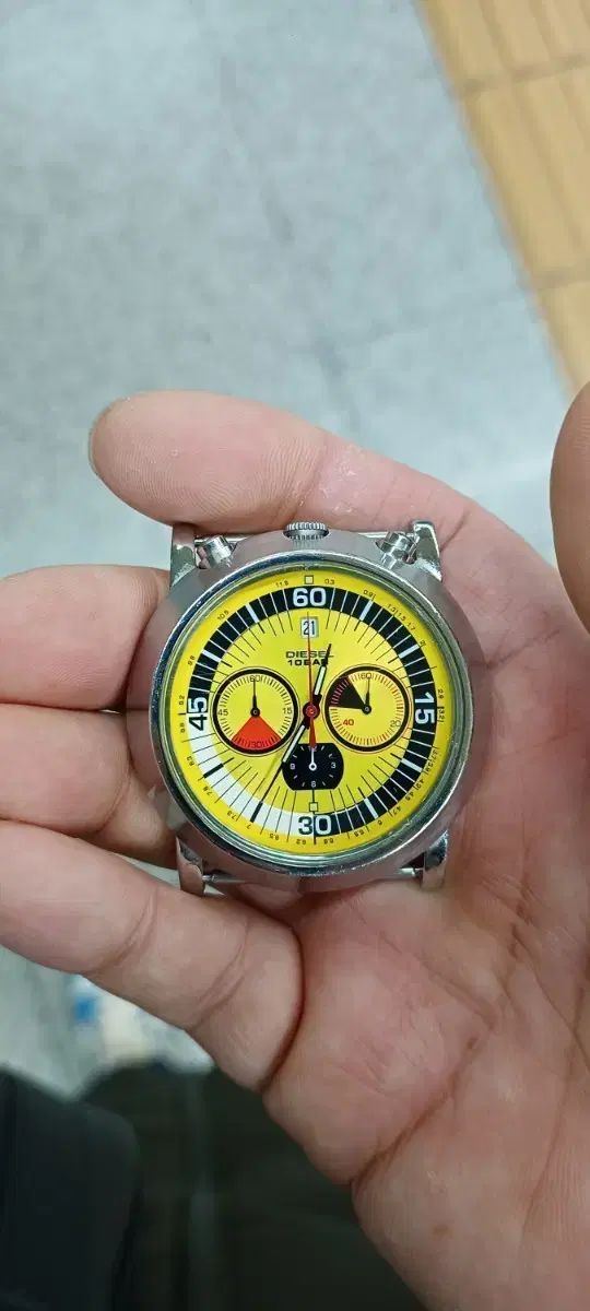 DIESEL ディーゼル イエロー クロノグラフ 時計 - メルカリ