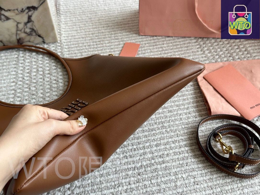 今日特価】Miu Miu ミュウミュウ 新作トートバッグ 人気急上昇の