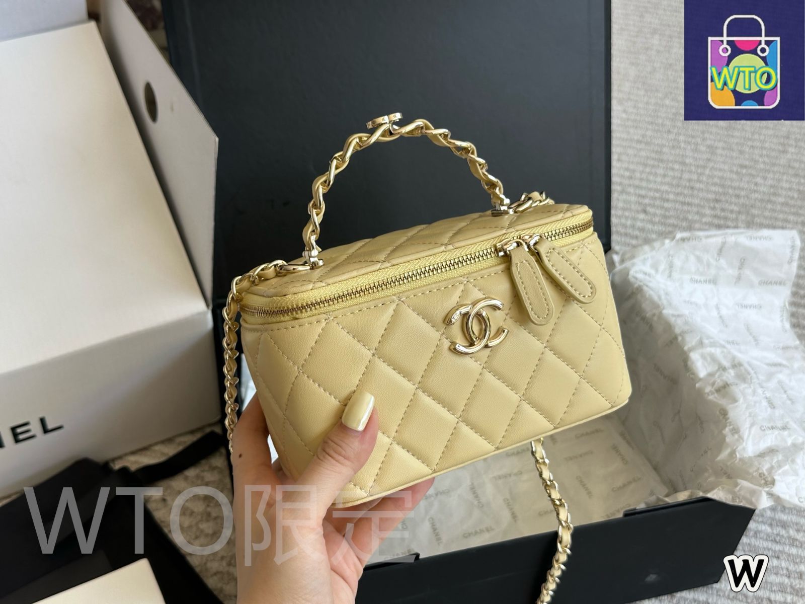今日特価】Chanel シャネル クラシックハンドルボックスバッグ 羊皮製