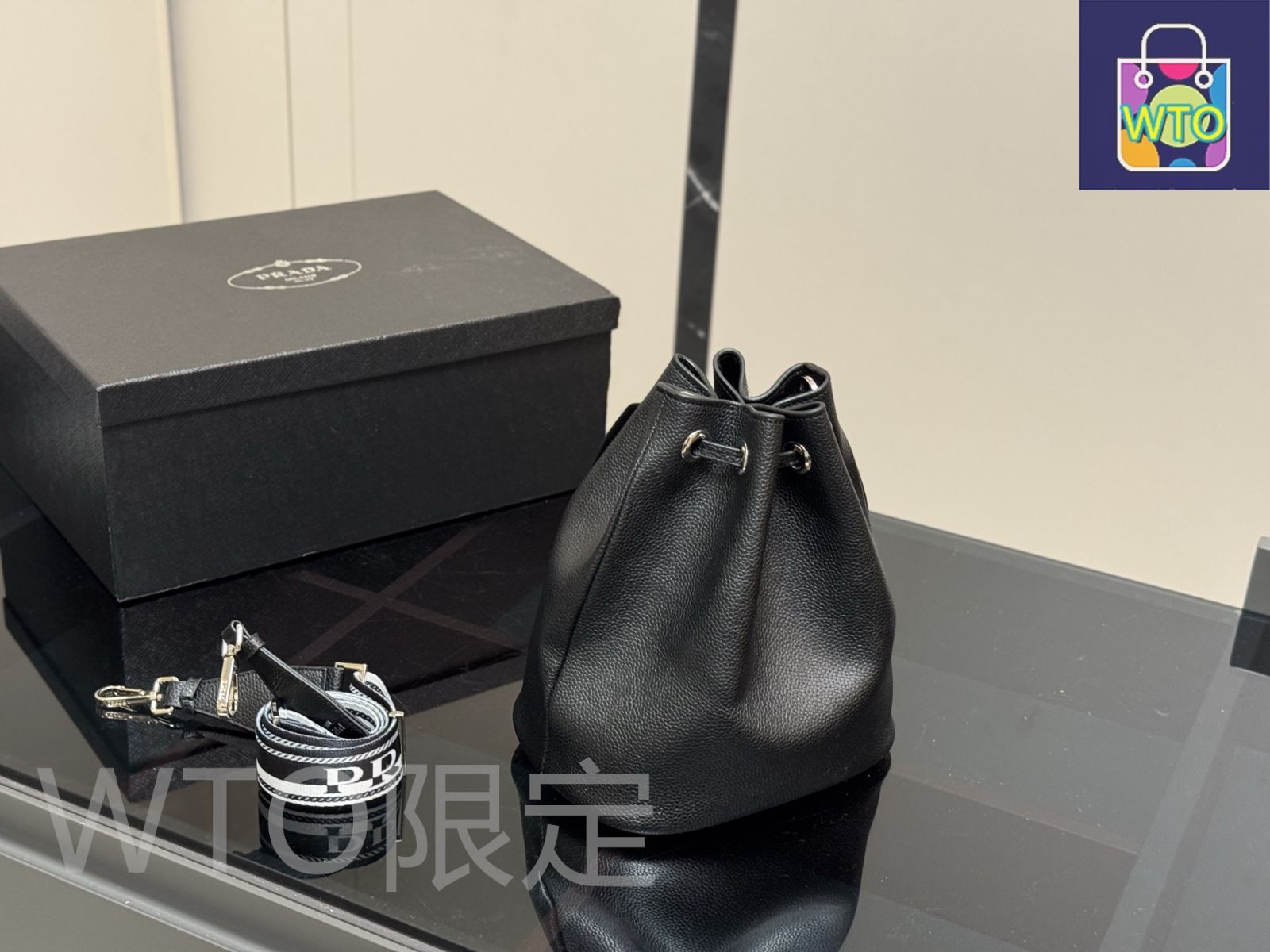 今日特価】Prada プラダ バケットバッグ 抽ひも式デザインで取り出しが