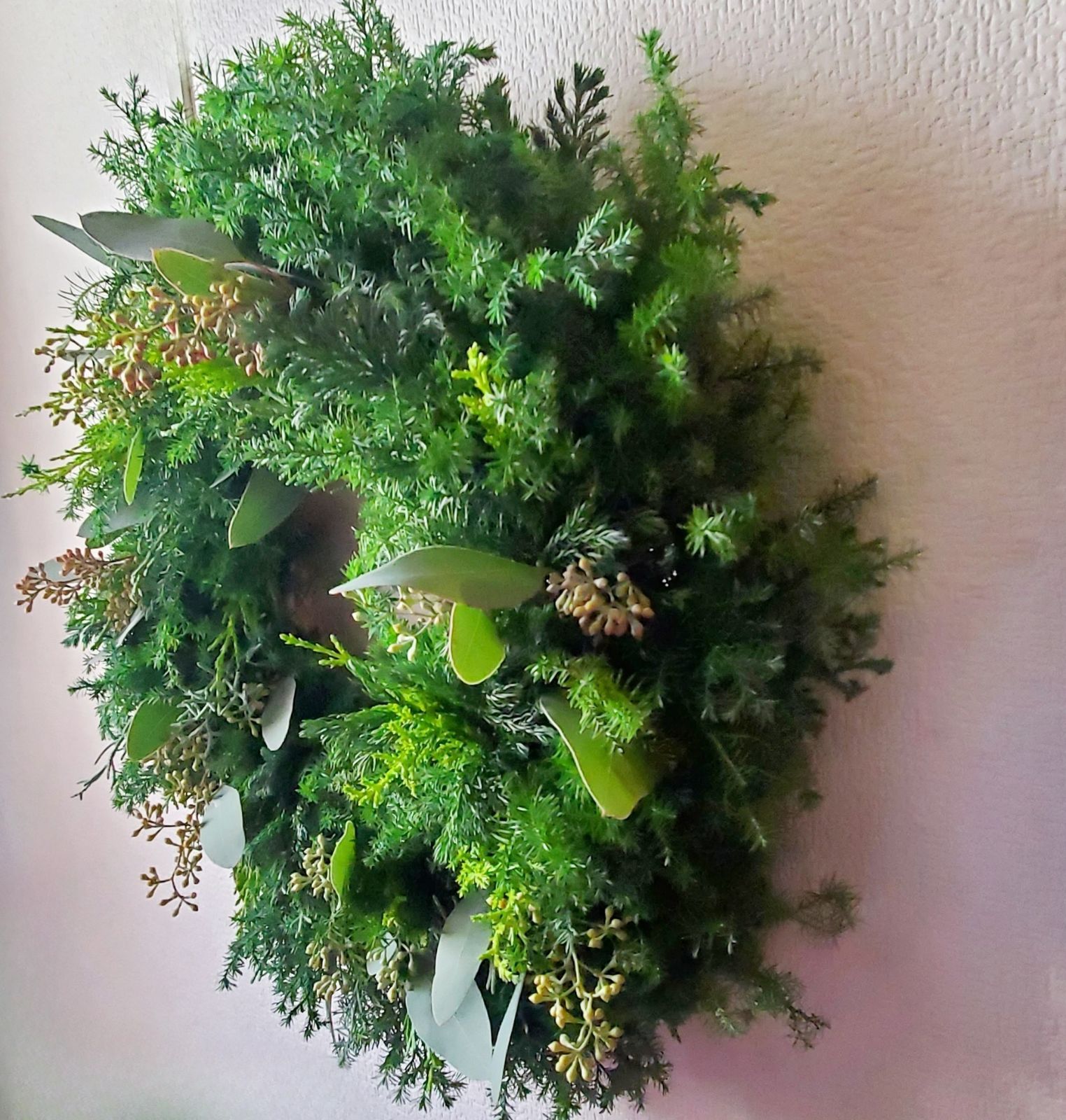 ユーカリポポラスベリー入りのふわふわ6種類のコニファーリース