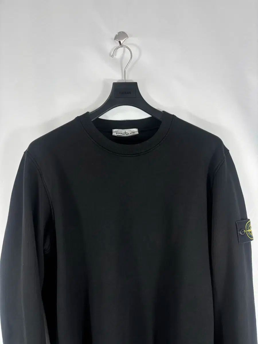25SS STONE  クルーネック スウェット XLブラック 25SS)ほぼ新品 STONE ISLAND ストーンアイランド クルーネック