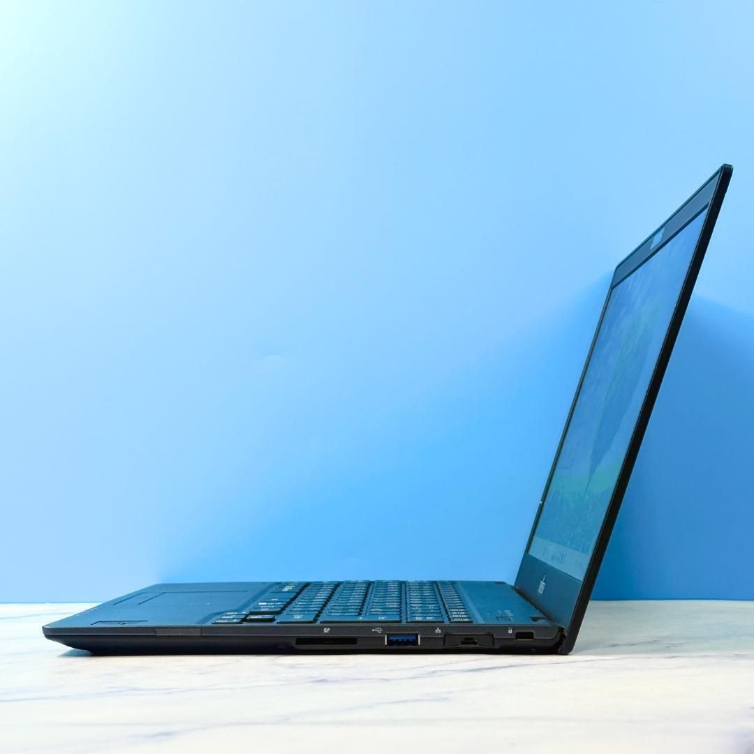 超薄型軽量☆メモリ8GB・SSDで快速・指紋認証・Win11☆ノートパソコン