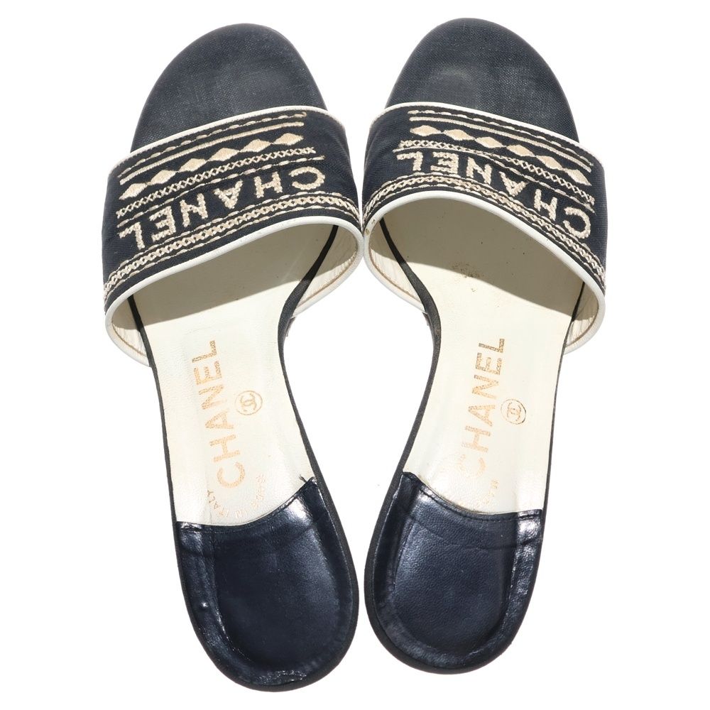 CHANEL ブラック ミュール ロゴ刺繍 CHANEL ブラック ミュール ロゴ刺繍 CHANEL ブラック ミュール ロゴ刺繍