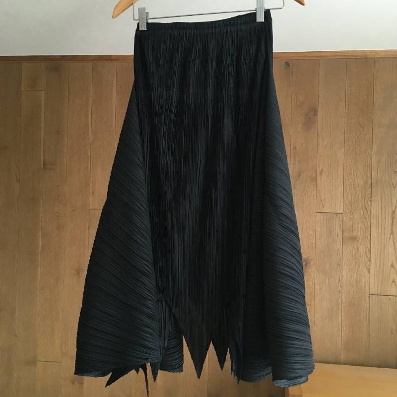 プリーツプリーツ　黒　変形スカート rk60697_1.jpg