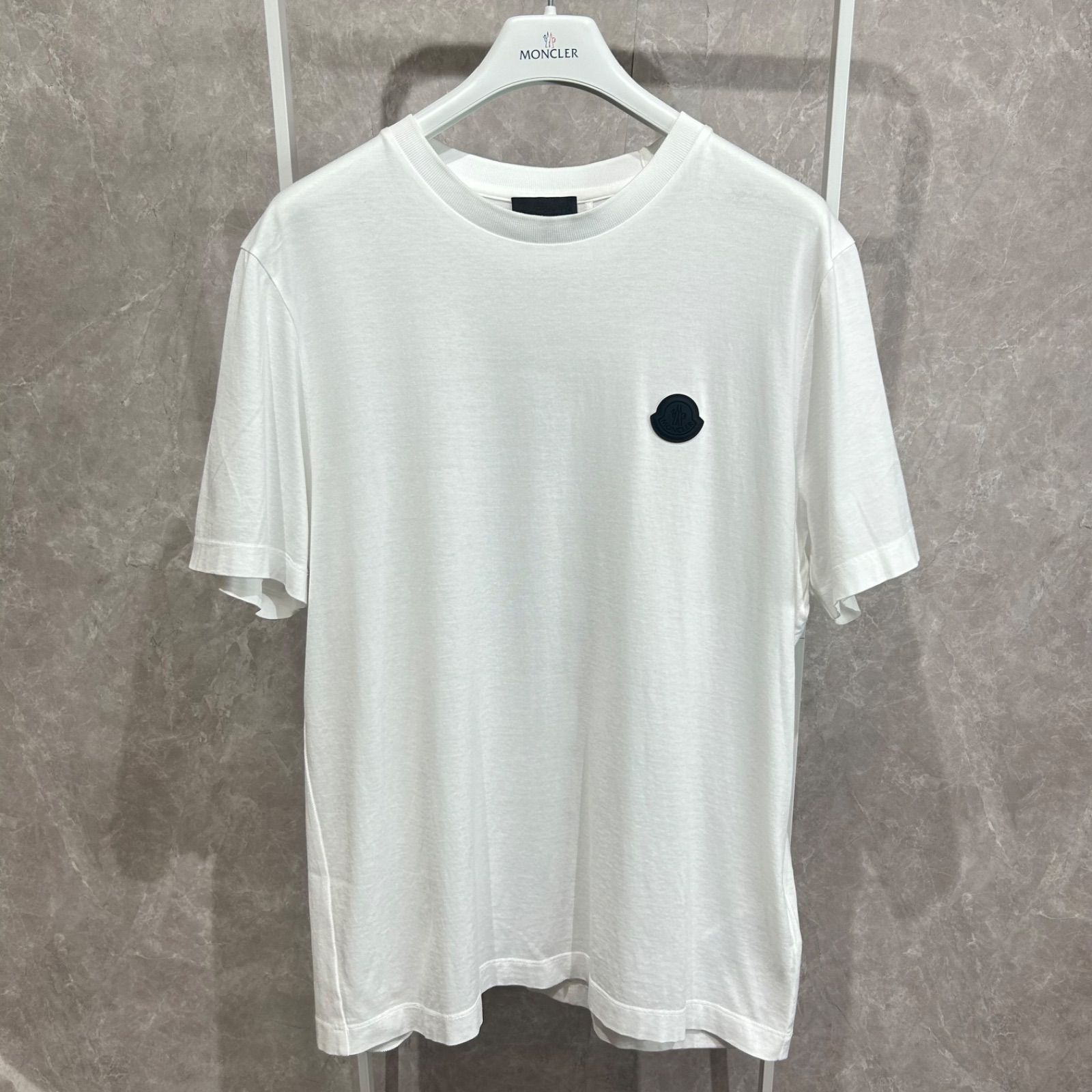 【美品】 MONCLERモンクレールラバーワッペン半袖Tシャツ黒S 極美品新作】MONCLER モンクレール半袖Tシャツラバーワッペン黒XS