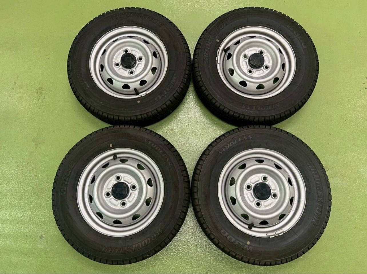 おかむら様専用257-197 バリ山 JECT 軽トラ 軽バン 等 12×3.5J+45 PCD100/4H ブリヂストン W300 145/80R12 スタッドレス スチールホイール