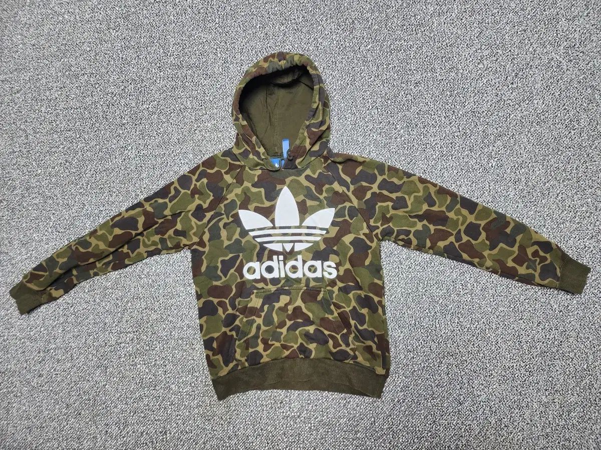 90 アディダス カモ ビックロゴ フーディー