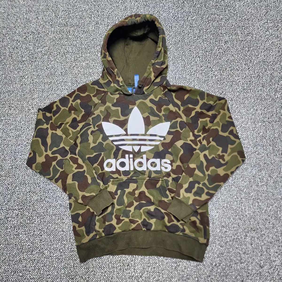 90 アディダス カモ ビックロゴ フーディー