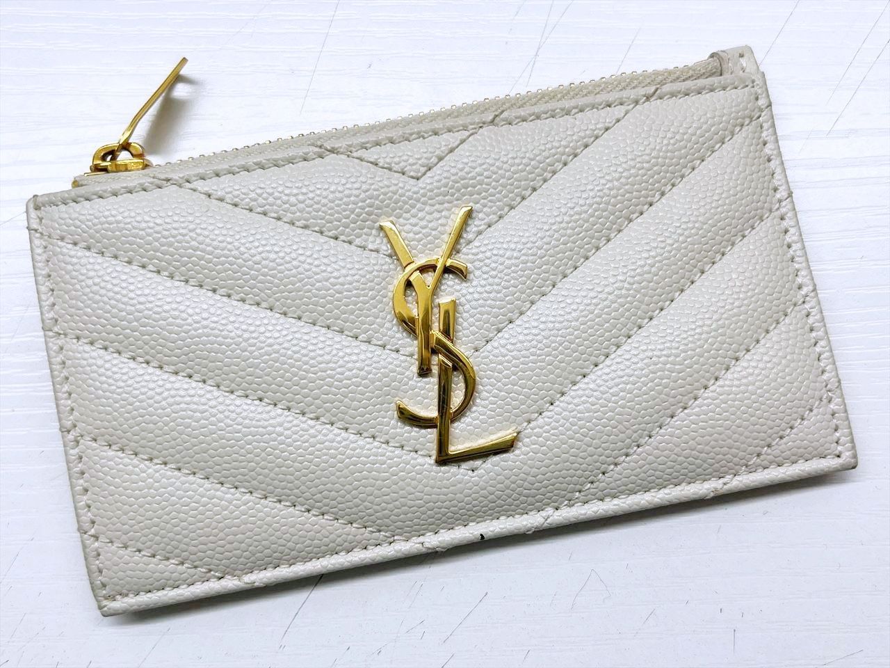 SAINT LAURENT サンローラン YSLロゴ カサンドラ フラグメントケース 