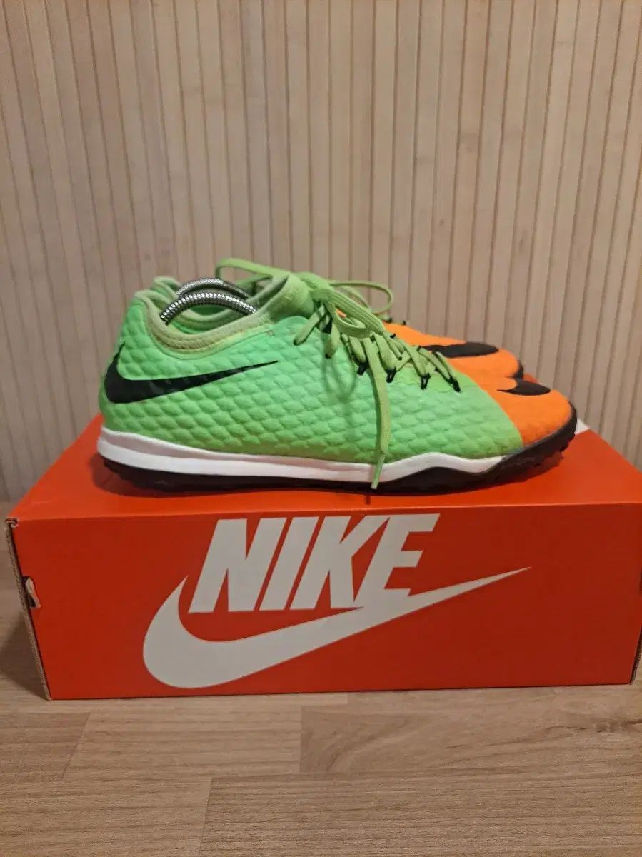 Nike サッカーシューズ グリーン/ブラック/オレンジ NIKE ナイキ CTR360 マエストリ III HG AF ACC(オレンジ×ブラック