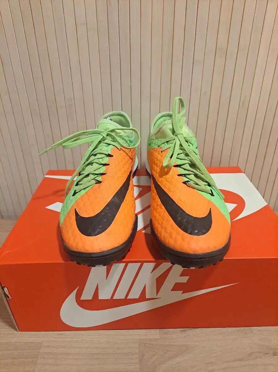 Nike サッカーシューズ グリーン/ブラック/オレンジ Nike スパイクシューズ オレンジ/グリーン NIKEスパイク新色 エナジー