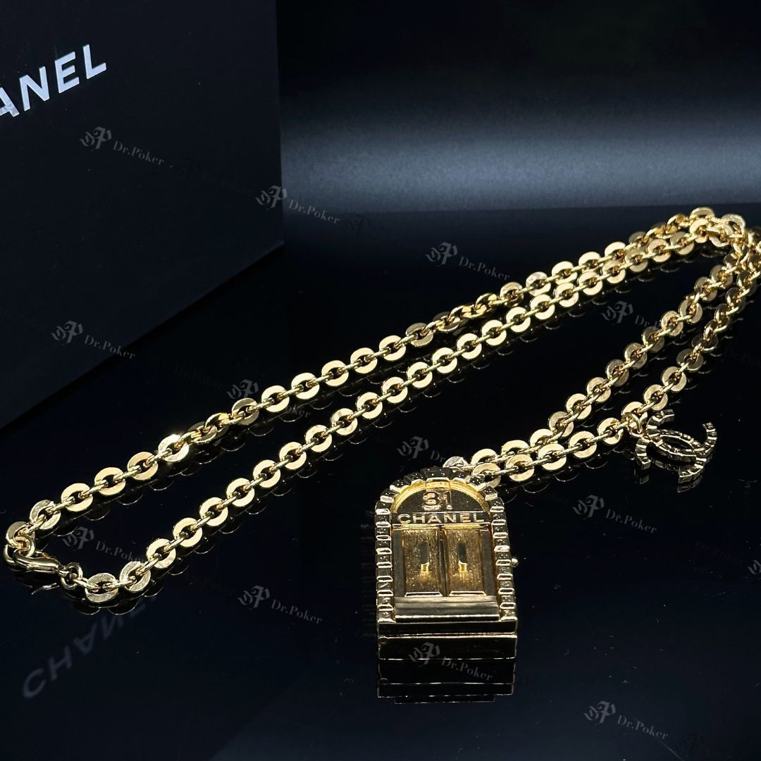 極美品】Chanel ドア モチーフ ロケットペンダント ネックレス - メルカリ