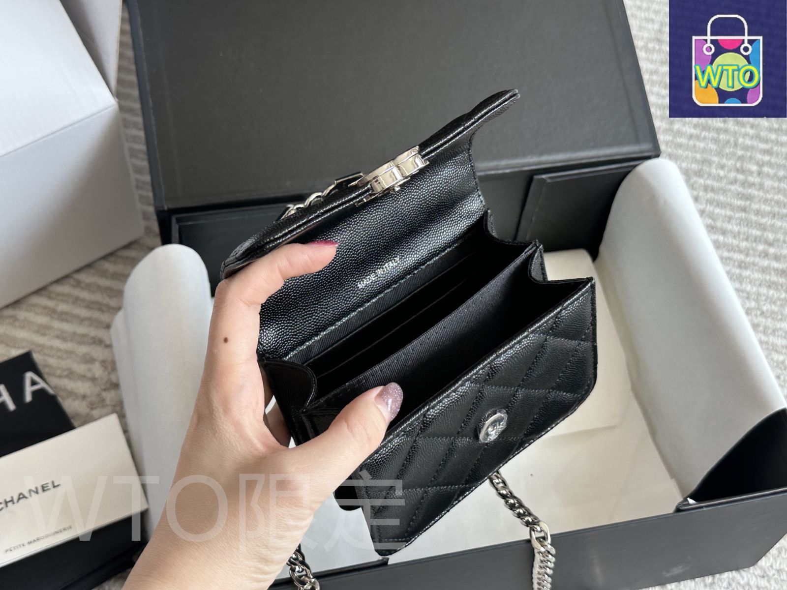 今日特価】Chanel 22s Enamel Handle Pouch エナメルハンドルポーチ