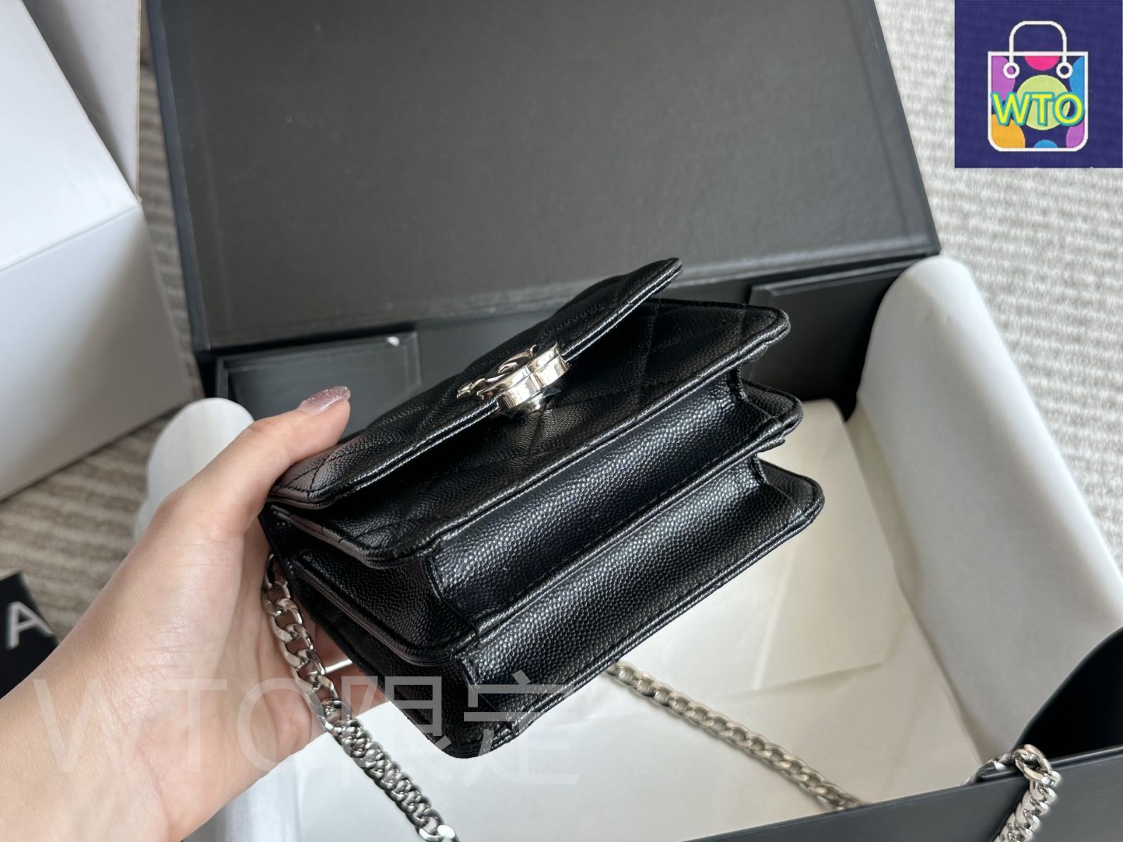 今日特価】Chanel 22s Enamel Handle Pouch エナメルハンドルポーチ