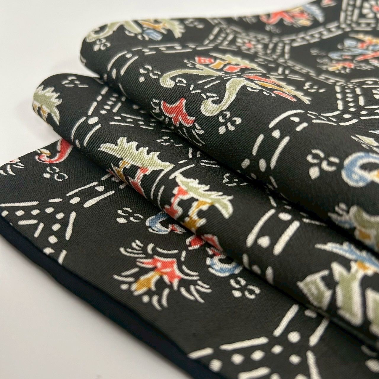 小紋 型染 裄67 黒地に素敵な染め 正絹 着物 MK-1452 - メルカリ