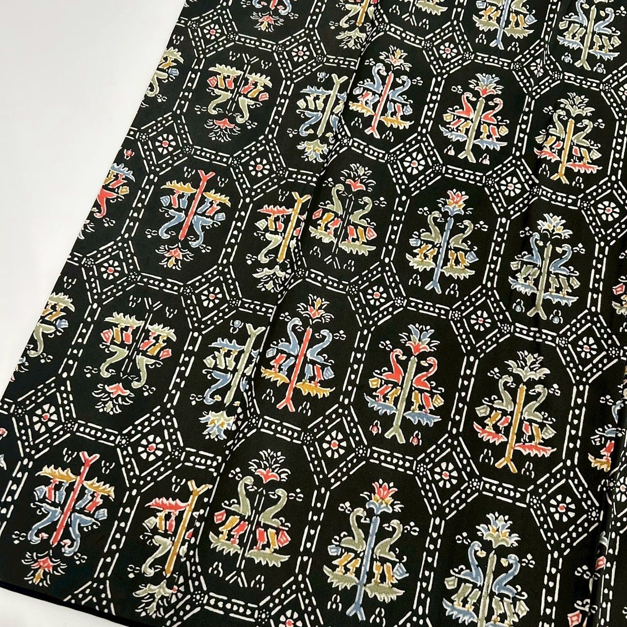 小紋 型染 裄67 黒地に素敵な染め 正絹 着物 MK-1452 - メルカリ