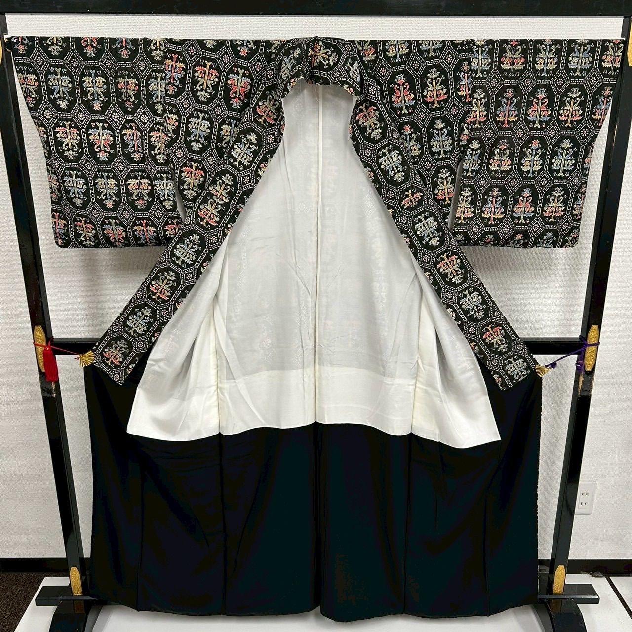 小紋 型染 裄67 黒地に素敵な染め 正絹 着物 MK-1452 - メルカリ