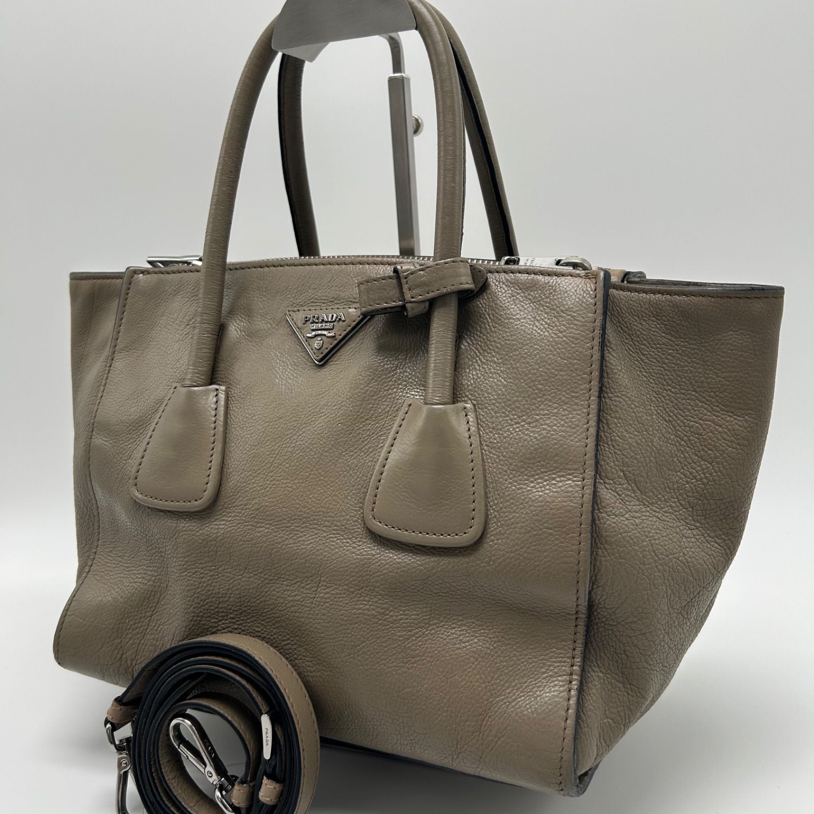 PRADA プラダ ハンドバッグ 2WAY ショルダー 肩掛け 斜めがけ 三角