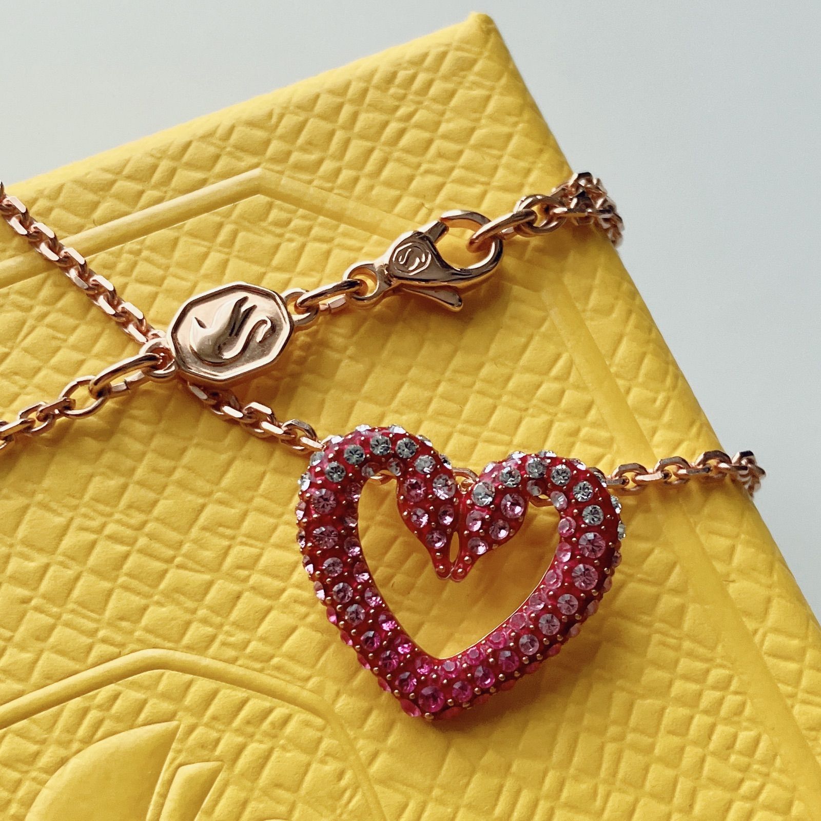 極美品】スワロフスキー ネックレス Una ハート パヴェ スワン レッド