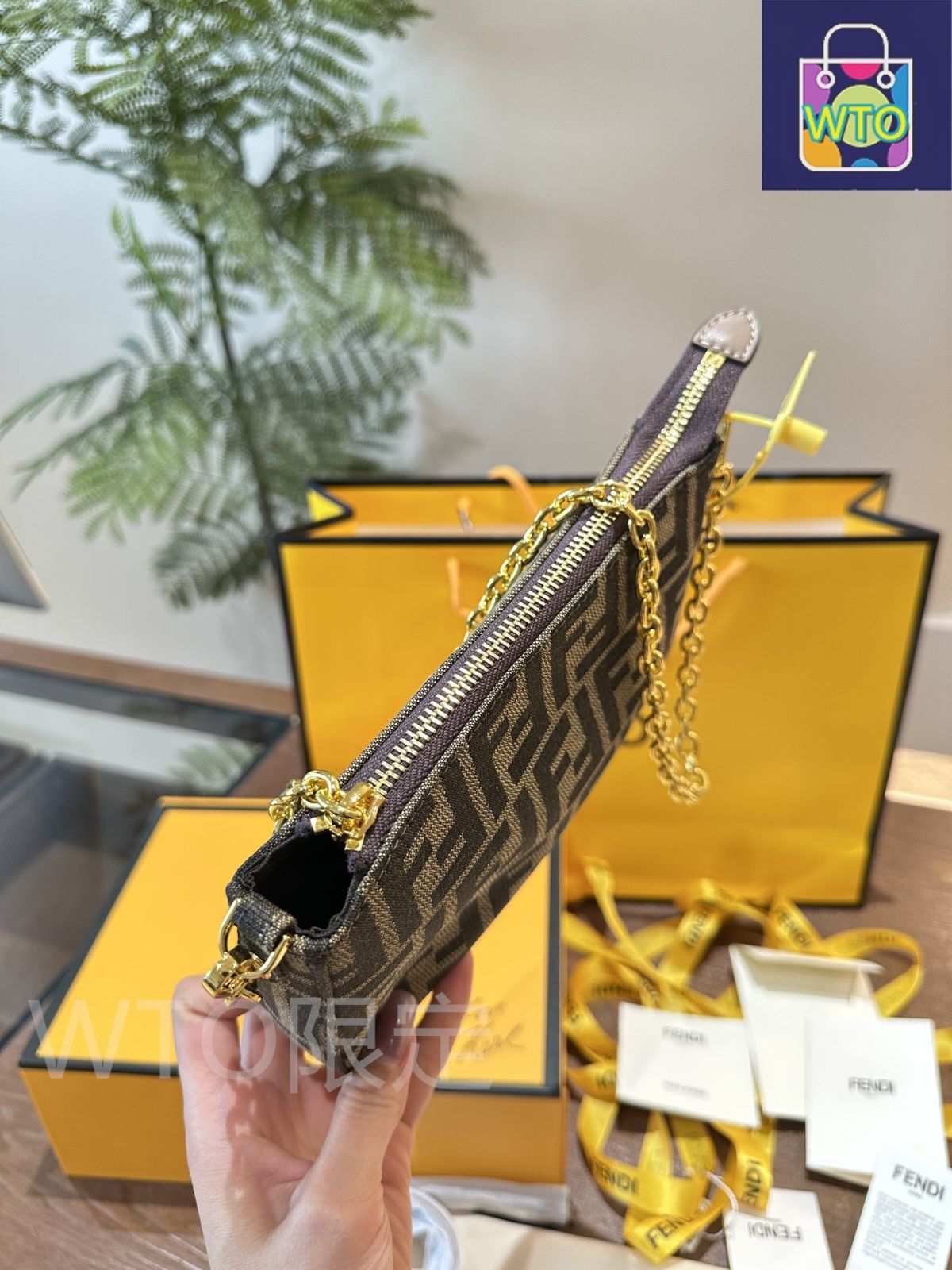 ぷてぃ商品！ Amazon | 壁紙 のり付き クロス MOOMIN ムーミン JQ3 ∴CC-FE76693