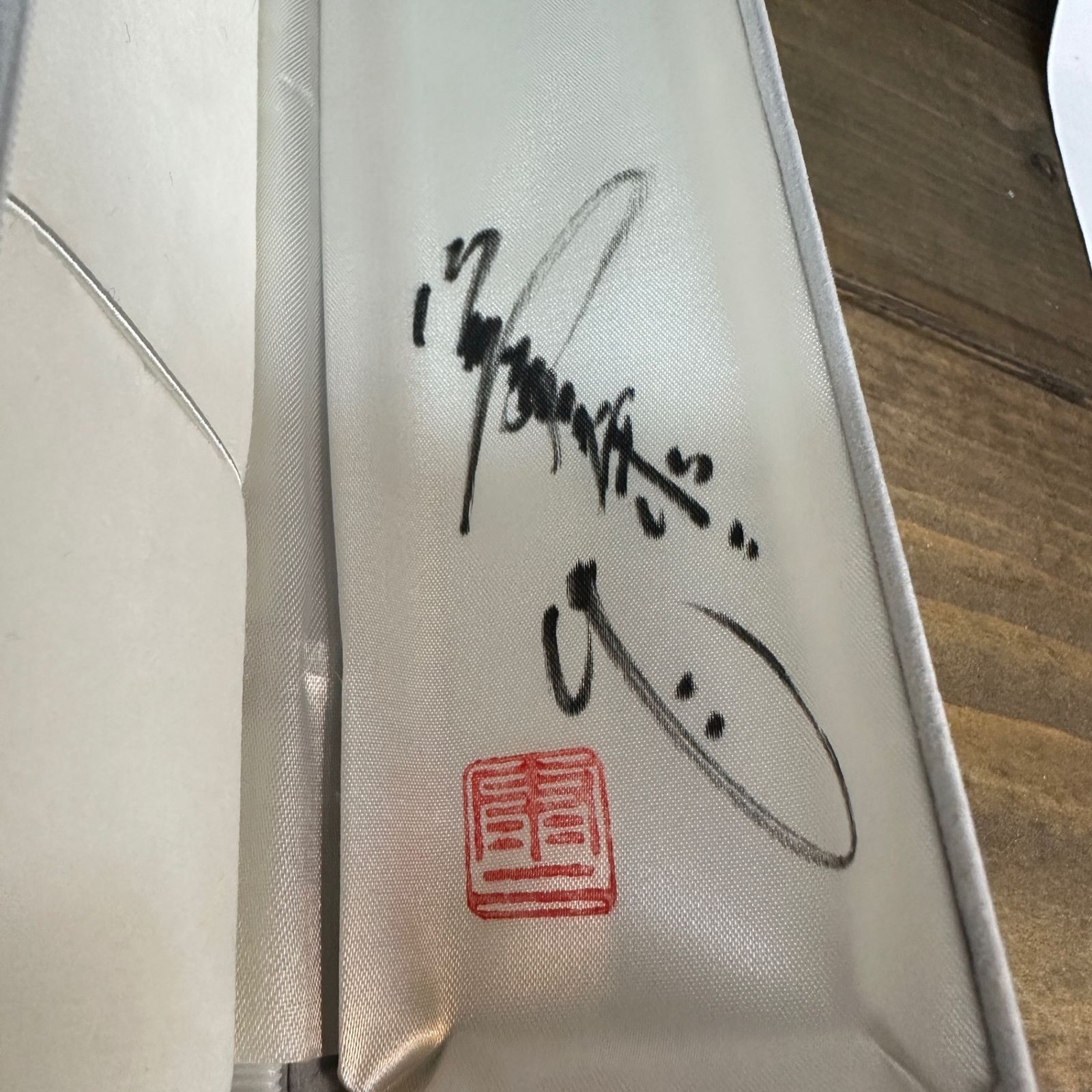 ○岩倉康二 葉型ペンダント タンザナイト トップk18wg 保証書・ケース