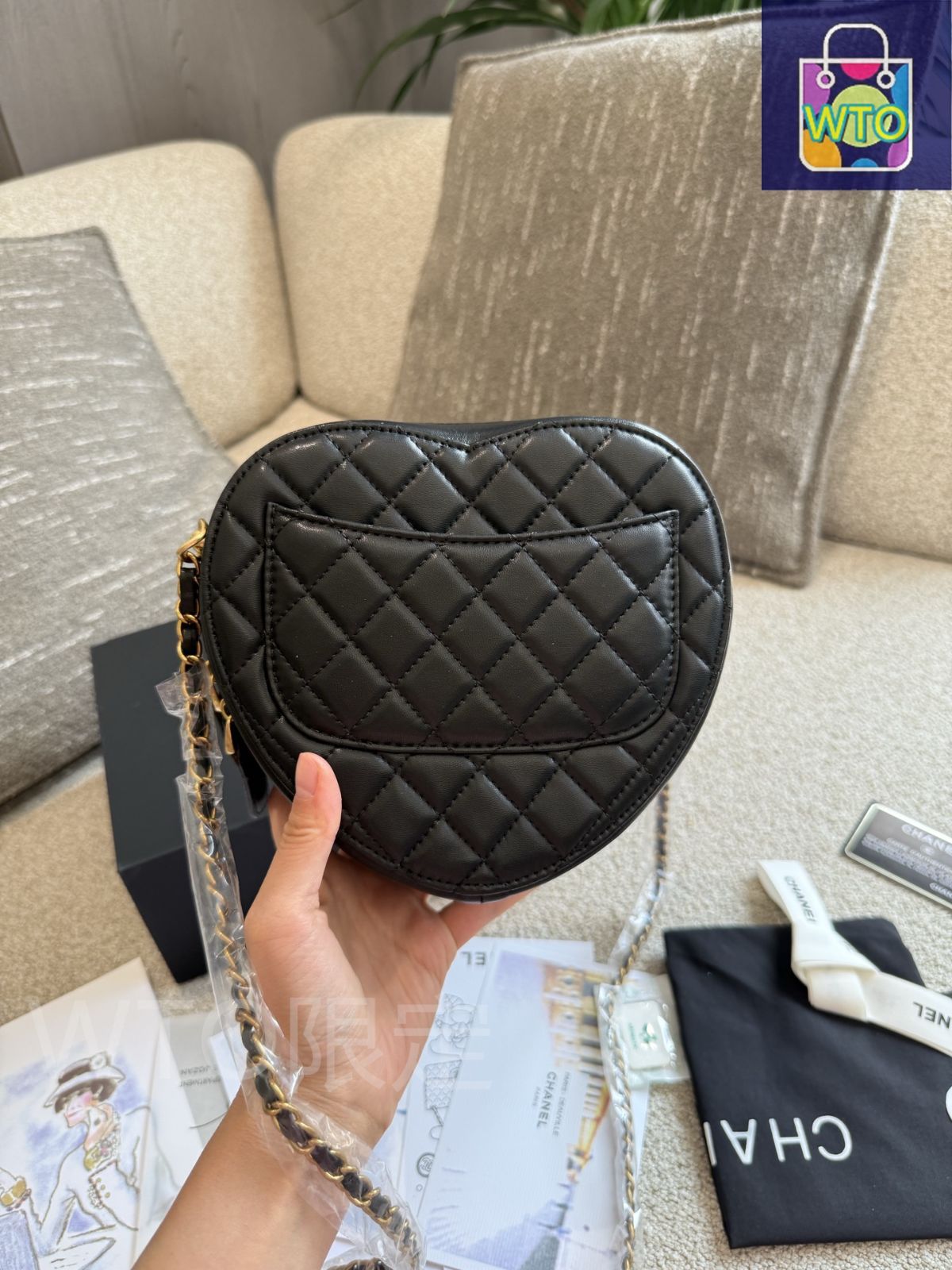 とってもオシャレなCHANELです。 今日特価】CHANEL 22S シャネル 22S ラブハート バッグ ブラック