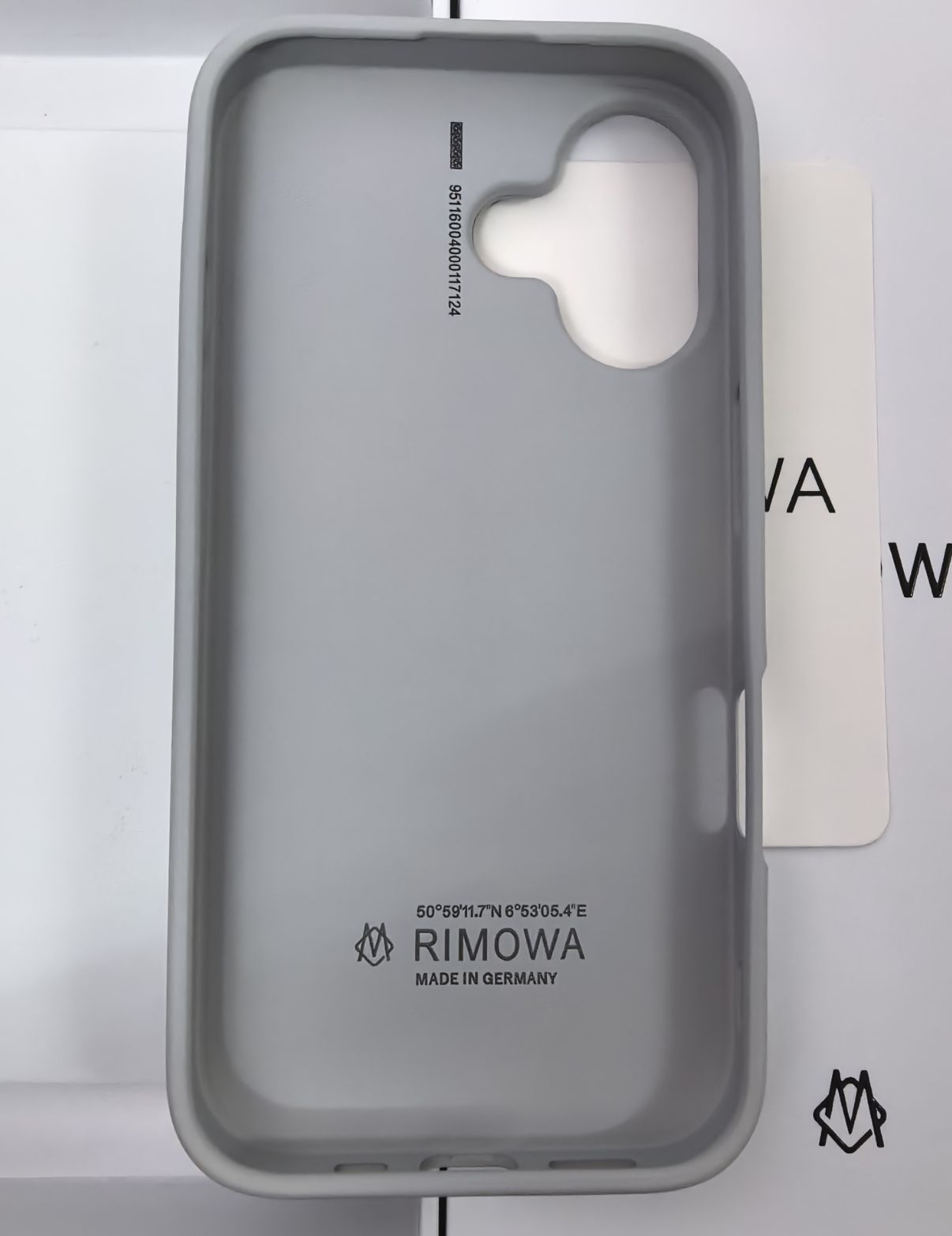 未使用 新品 RIMOWA シルバー iPhone16 ケース - メルカリ