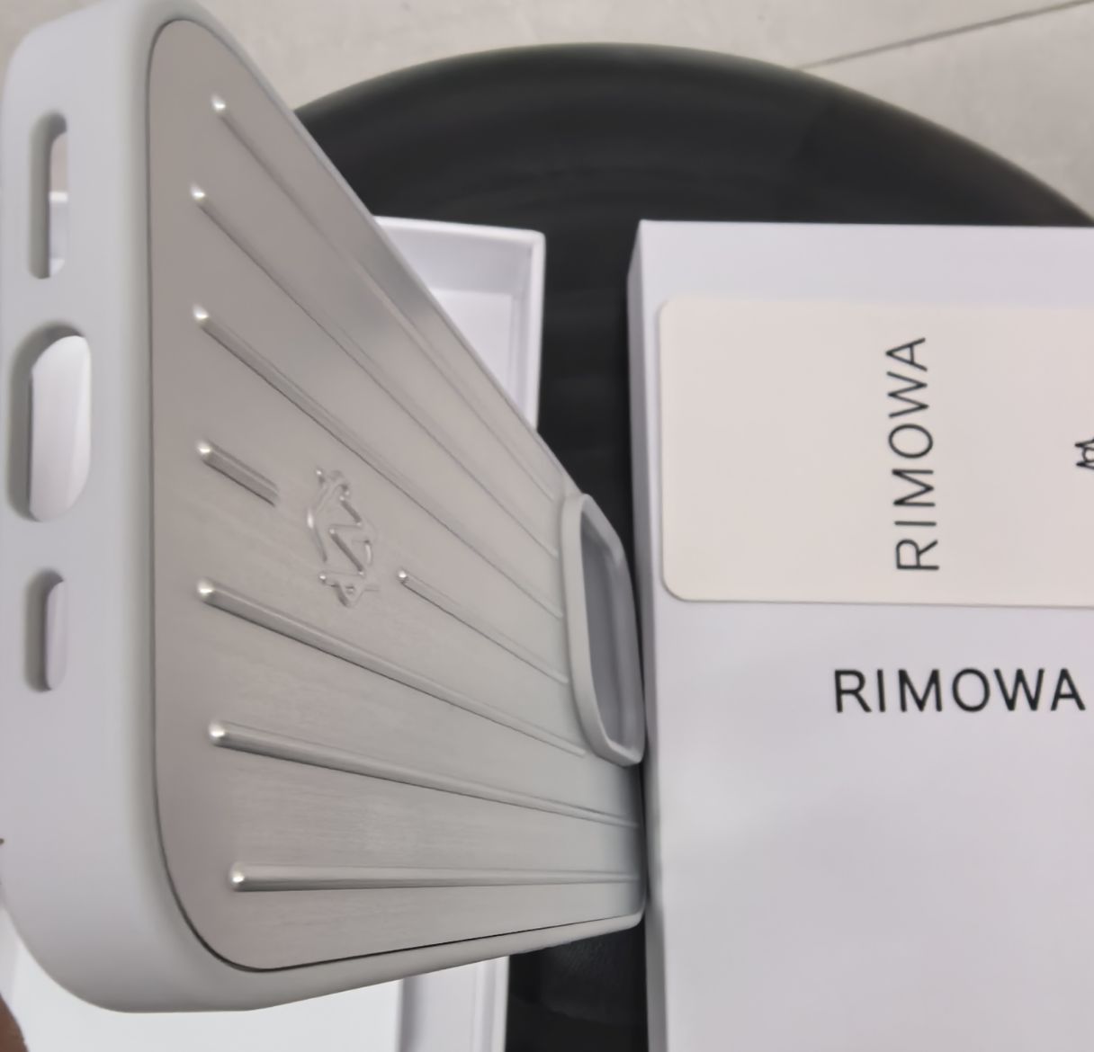 RIMOWA シルバー iPhone13proケース 新品 未使用 - メルカリ