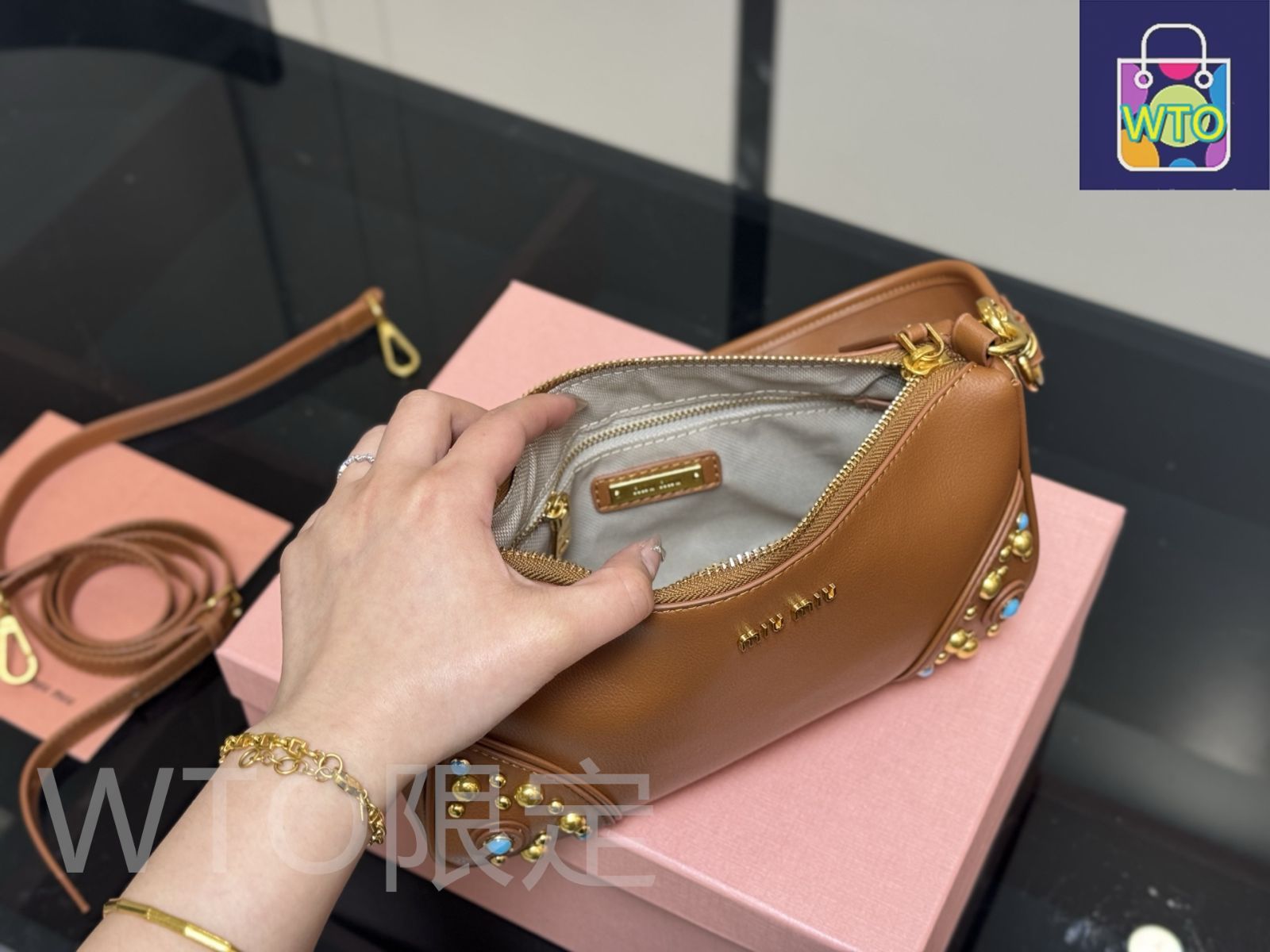 今日特価】MiuMiu ミュウミュウ 法棍バッグ（24×14cm） - メルカリ