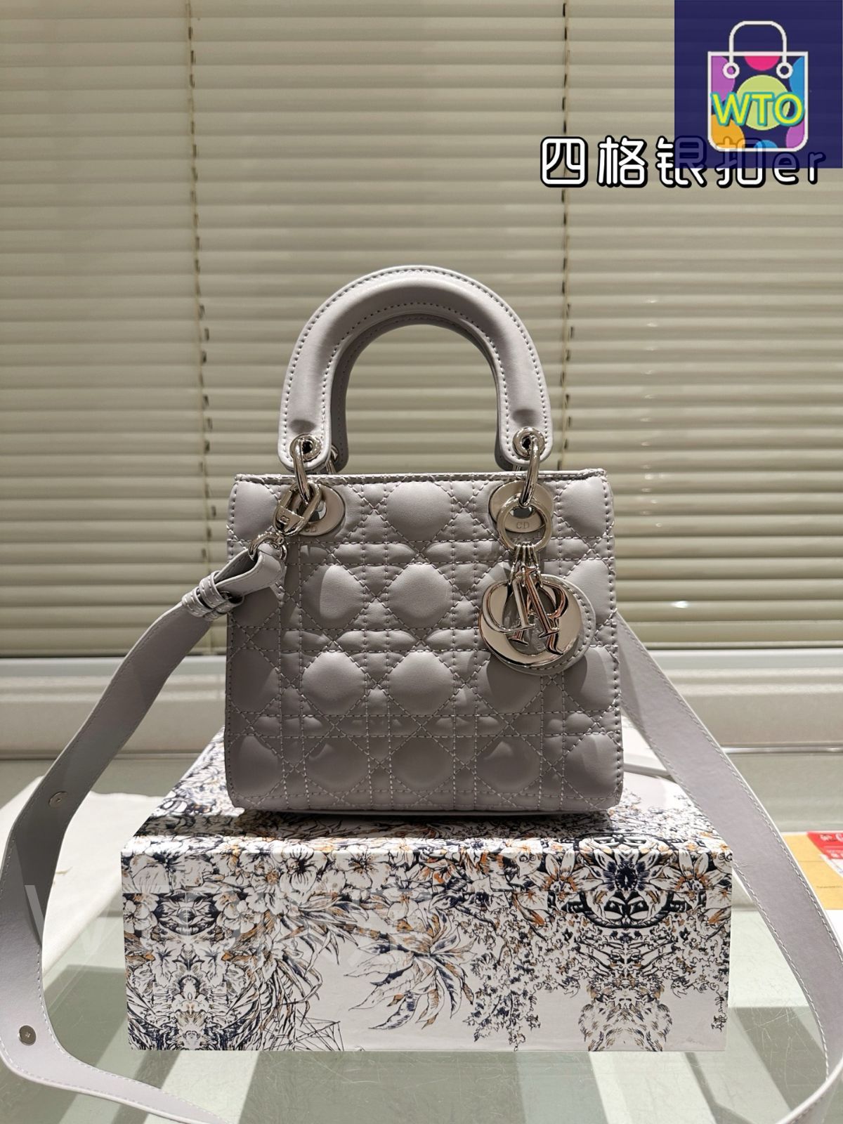 今日特価】Dior Lady Dior Lambskin Bag with Foldable Gift Box