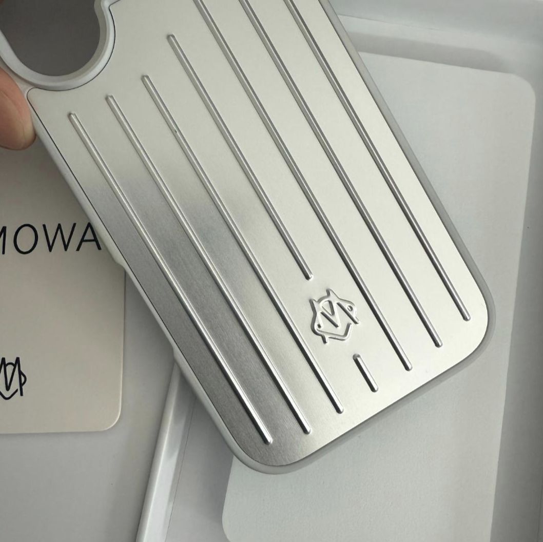 新品 未使用 RIMOWA シルバー iPhone15proMax ケース - メルカリ