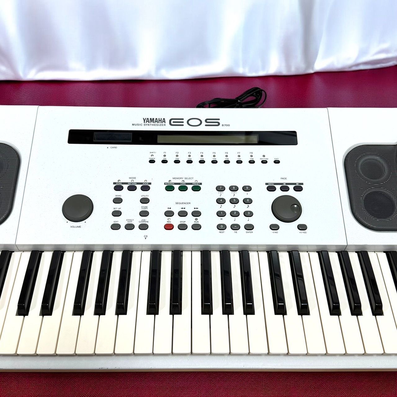 ☆送料無料 美品 YAMAHA ヤマハ EOS B700 ホワイト シンセサイザー