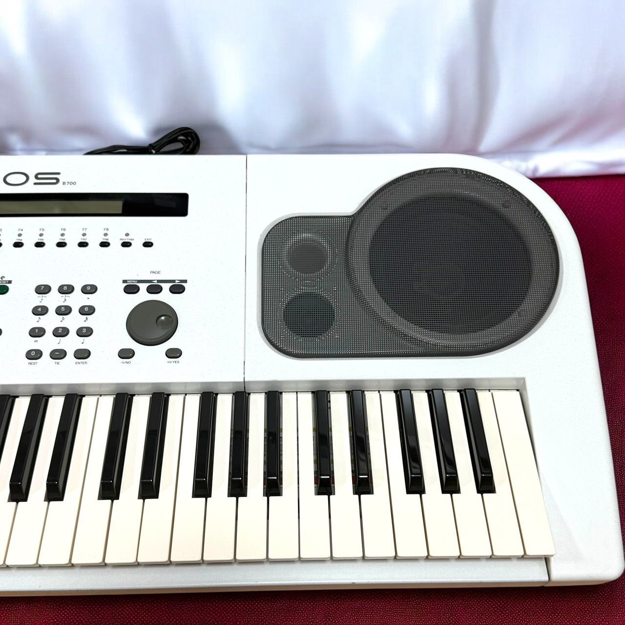 ☆送料無料 美品 YAMAHA ヤマハ EOS B700 ホワイト シンセサイザー