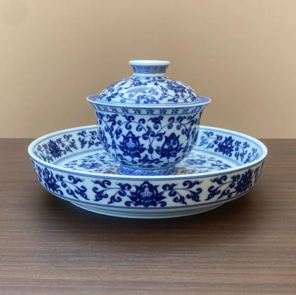 新品】景徳鎮 七承堂 青と白 蓮柄 三才蓋碗 中国美術 湯呑み 茶器 茶杯