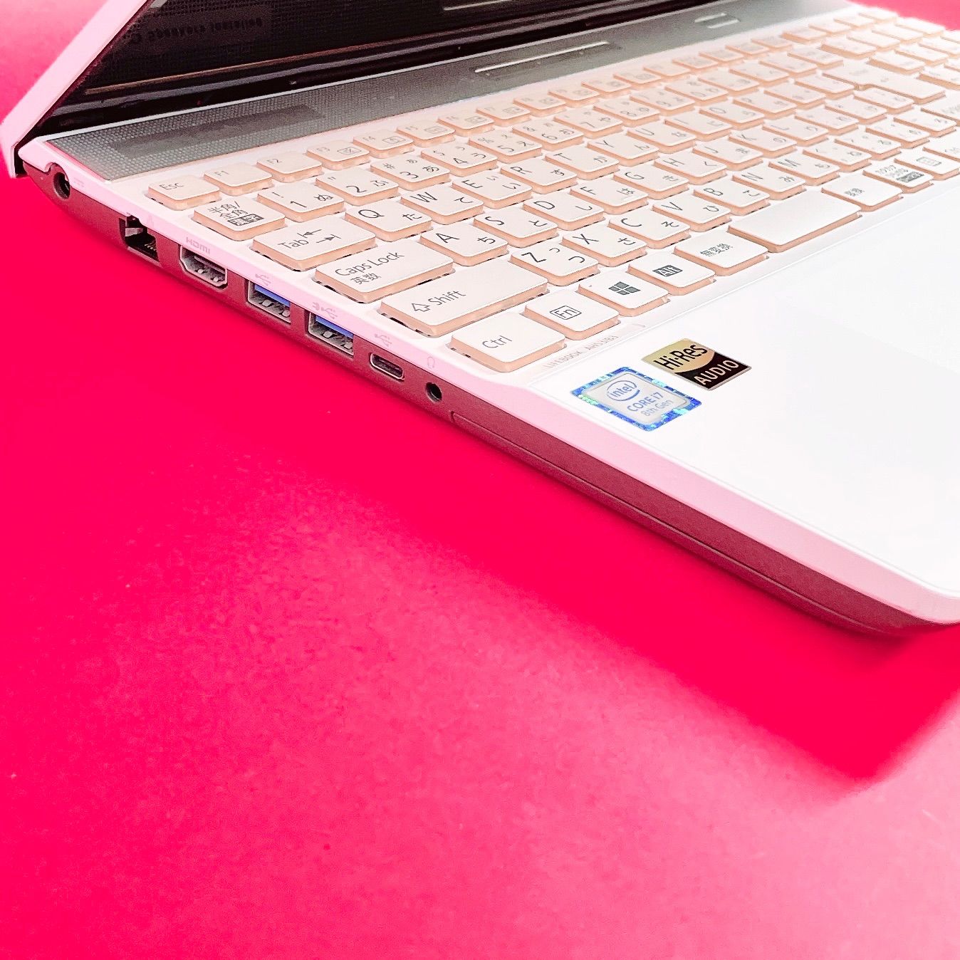 高性能！第8世代Corei7✨️売り切れ続出おしゃれホワイト✨️薄型