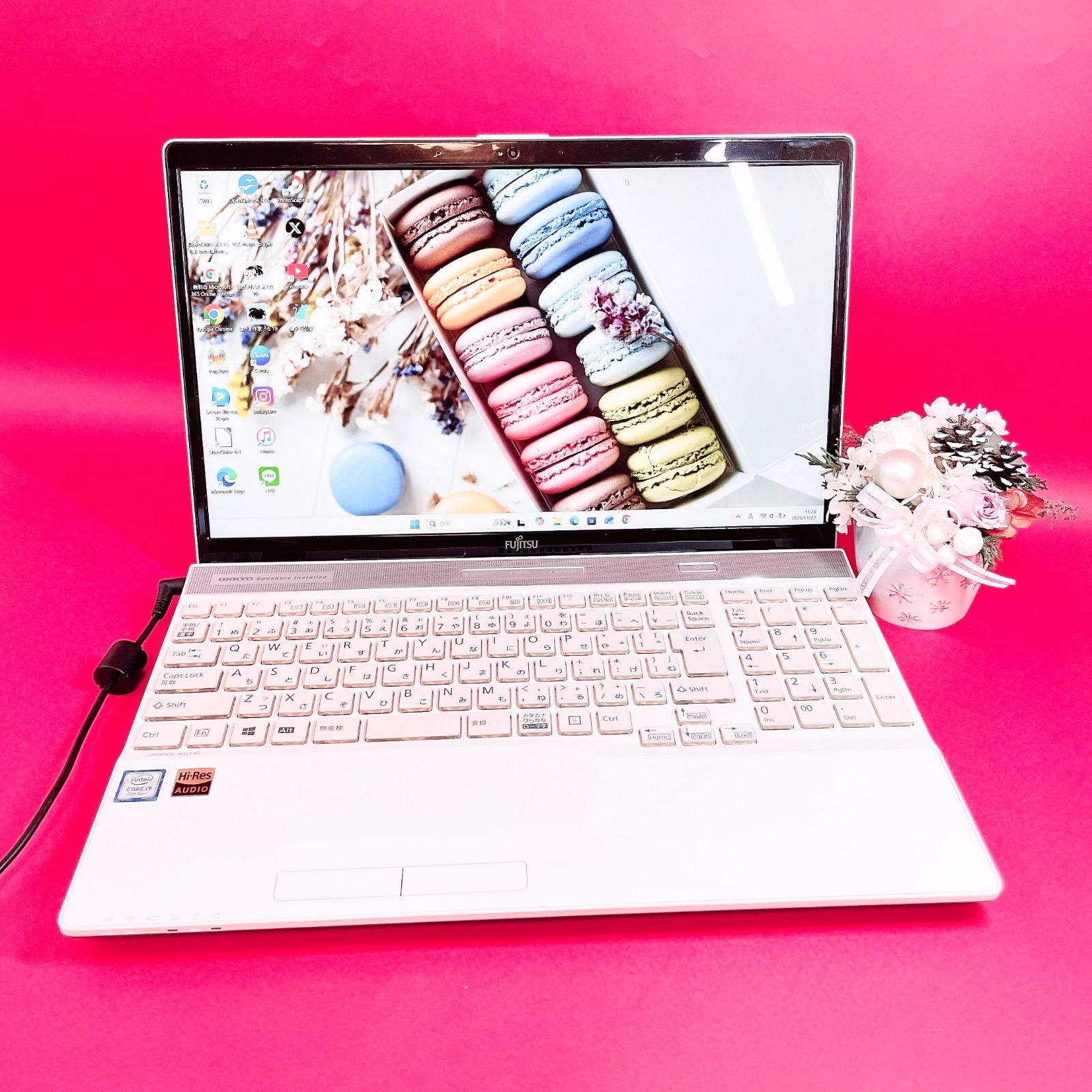 高性能！第8世代Corei7✨️売り切れ続出おしゃれホワイト✨️薄型