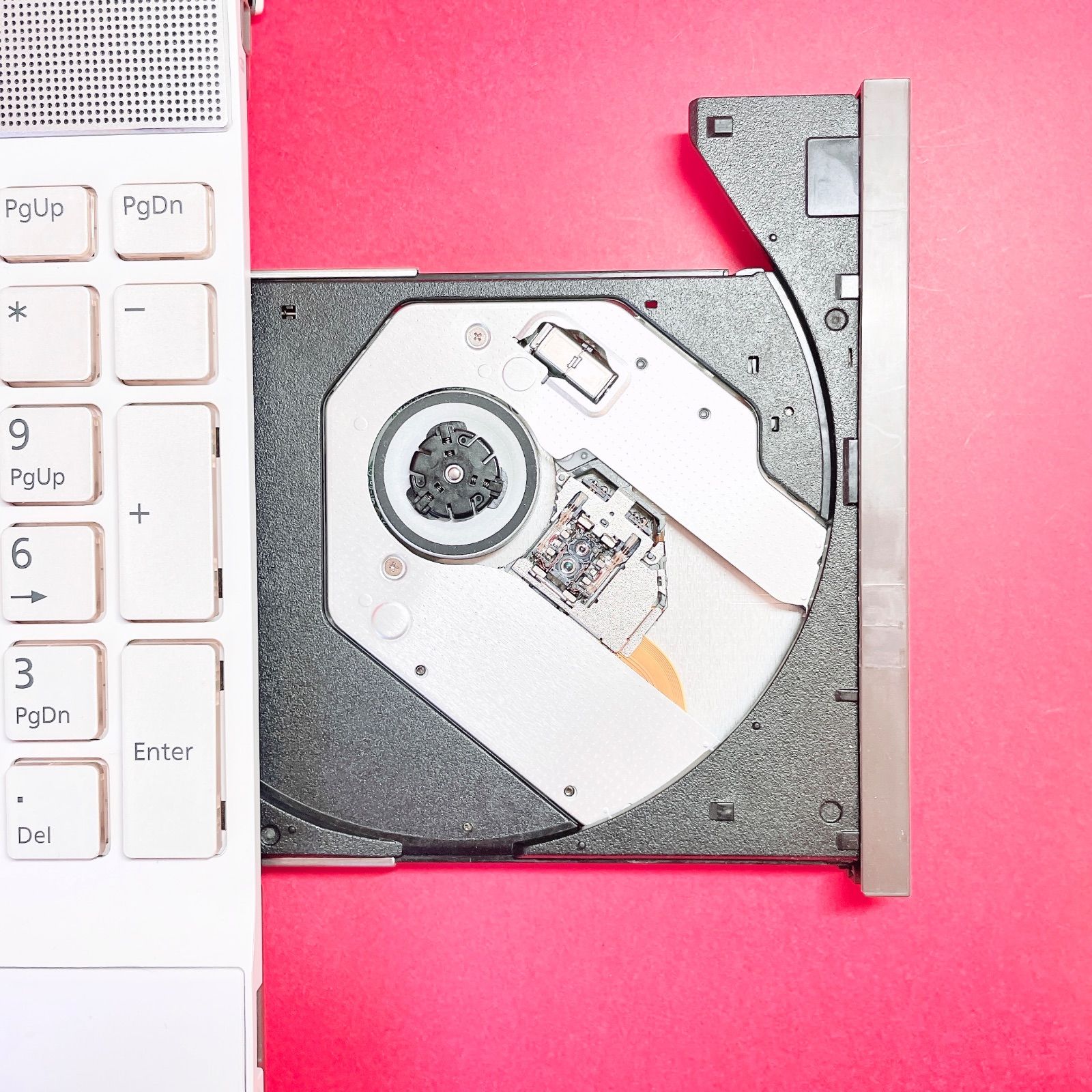 8世代 Corei7 Windows11 SSD メモリ8GB ノートパソコン 高性能！第8世代Corei7✨️売り切れ続出おしゃれホワイト✨️薄型