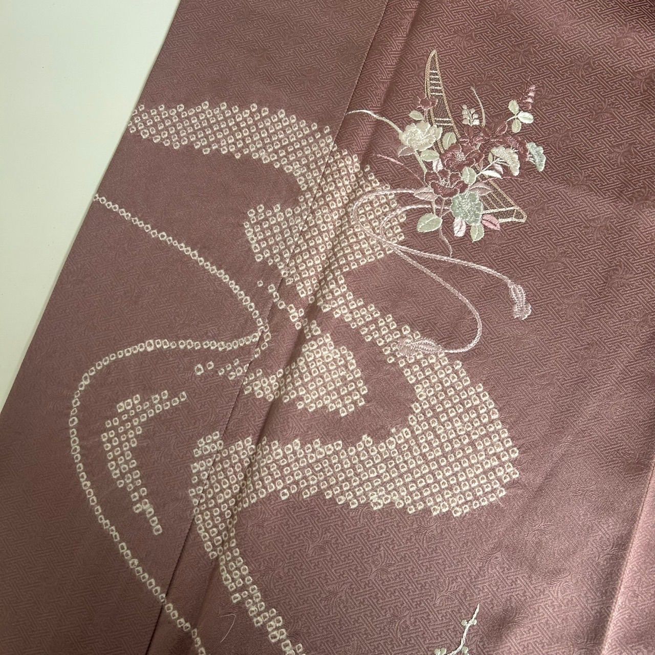 裄66 刺繍 絞り 付け下げ 正絹 紋なし 素敵なデザイン 袷 着物 MK-1465