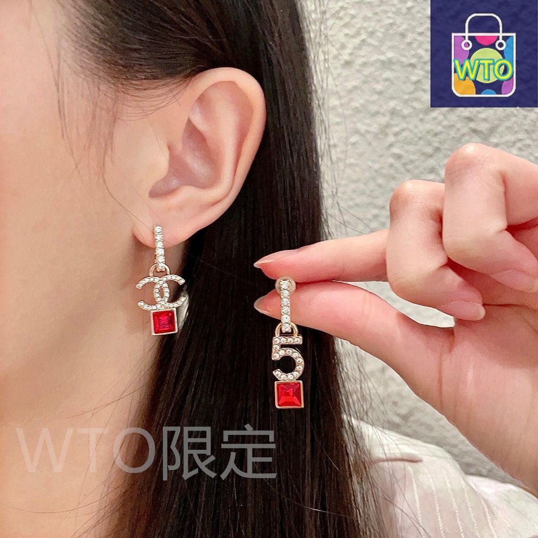 CHANEL ビンテージ♡ピアス 今日特価】Chanel ヴィンテージ アルファベットピアス 送料無料です