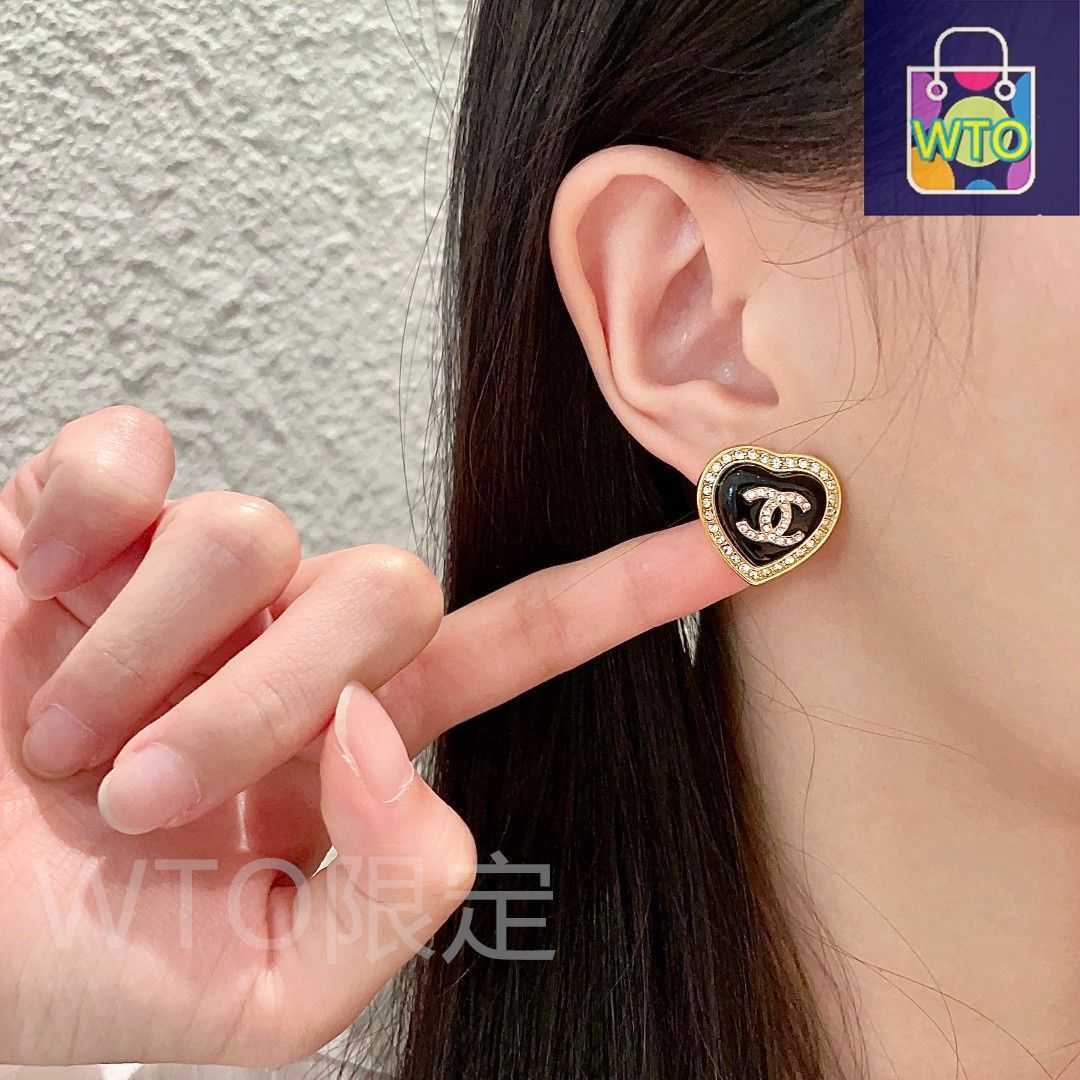 CHANEL ビンテージ♡ピアス 今日特価】Chanel ヴィンテージ アルファベットピアス 送料無料！限定