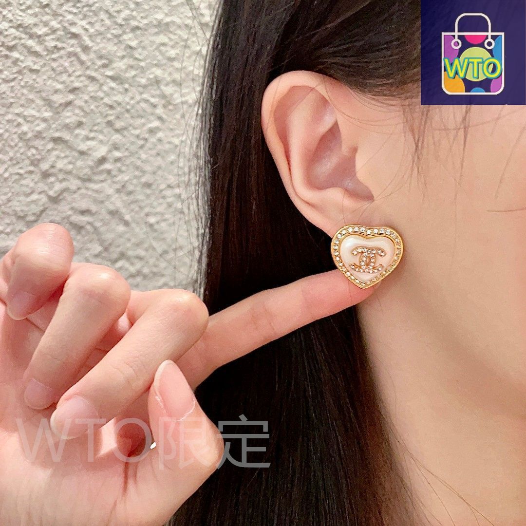 今日特価】Chanel ヴィンテージ アルファベットピアス！全国送料無料