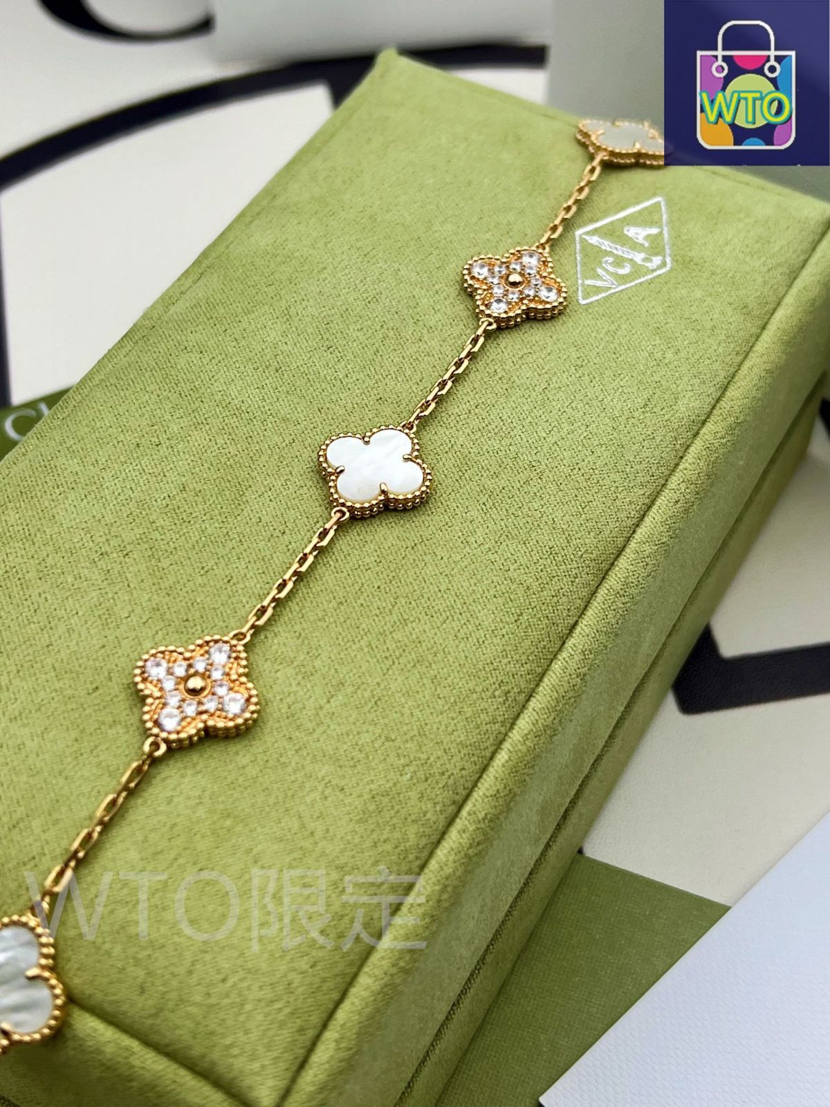 ヴァンクリーフ＆アーペル クローバー型マザーオブパールブレスレット Van Cleef & Arpels] ヴァン クリーフ＆アーペル ダイヤモンド付き四つ