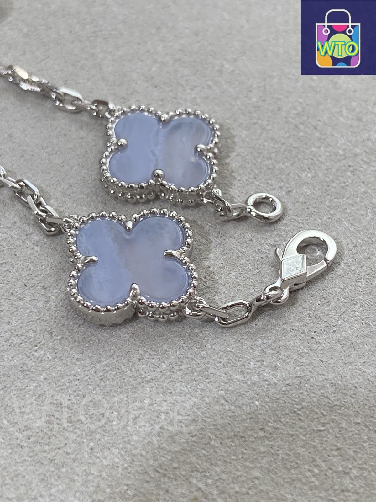 新品　Van Cleef & Arpels 四つ葉ブレスレット カルセドニー Van Cleef & Arpels] ヴァンクリーフ＆アーペル 四つ葉のクローバー