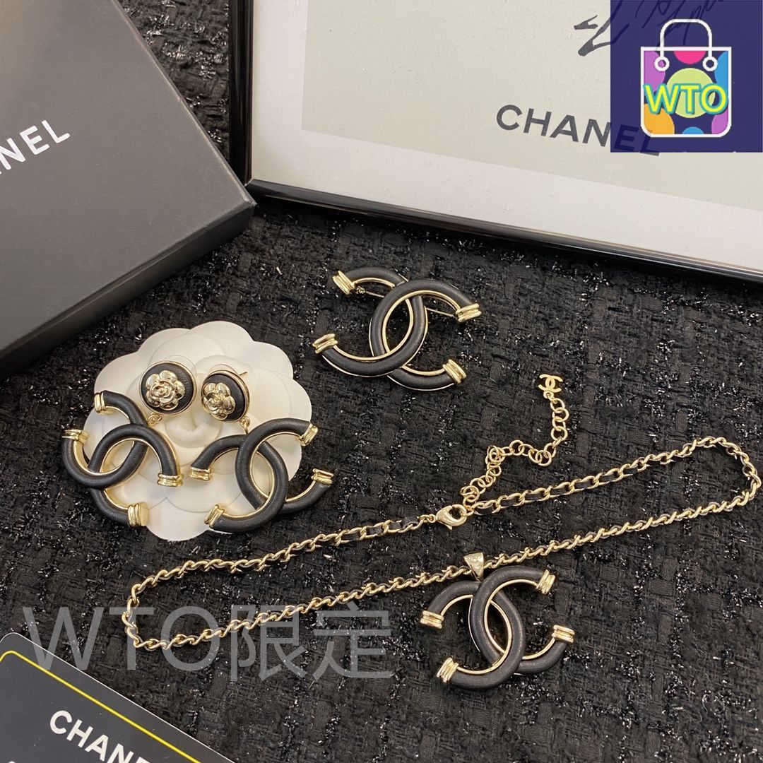 今日特価】CHANEL シャネル 22 年新作 羊革 ダブル C ブローチ? - メルカリ