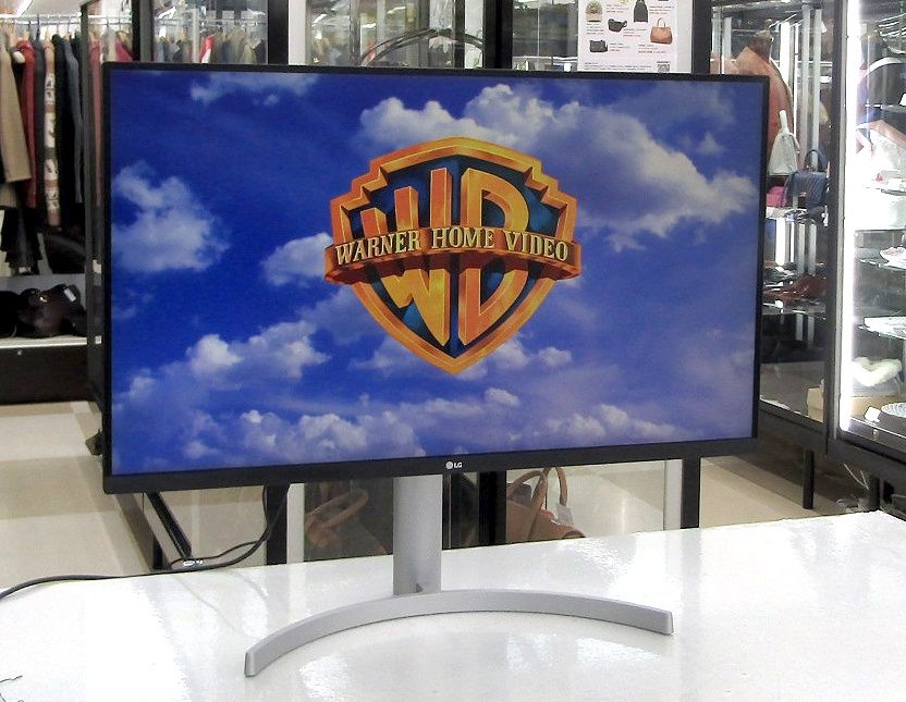 LG フレームレス モニター ディスプレイ 32UN550-W 31.5インチ/4K/HDR