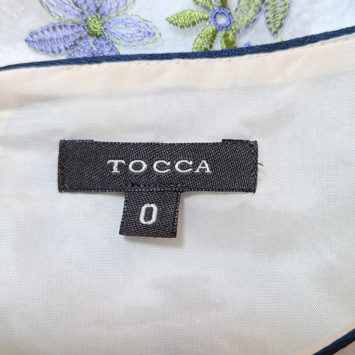 ｛TOCCA ｝アイボリー 花柄刺繍 半袖ワンピース 00 TOCCA(トッカ) ワンピース サイズ0 XS レディース - アイボリー×ピンク