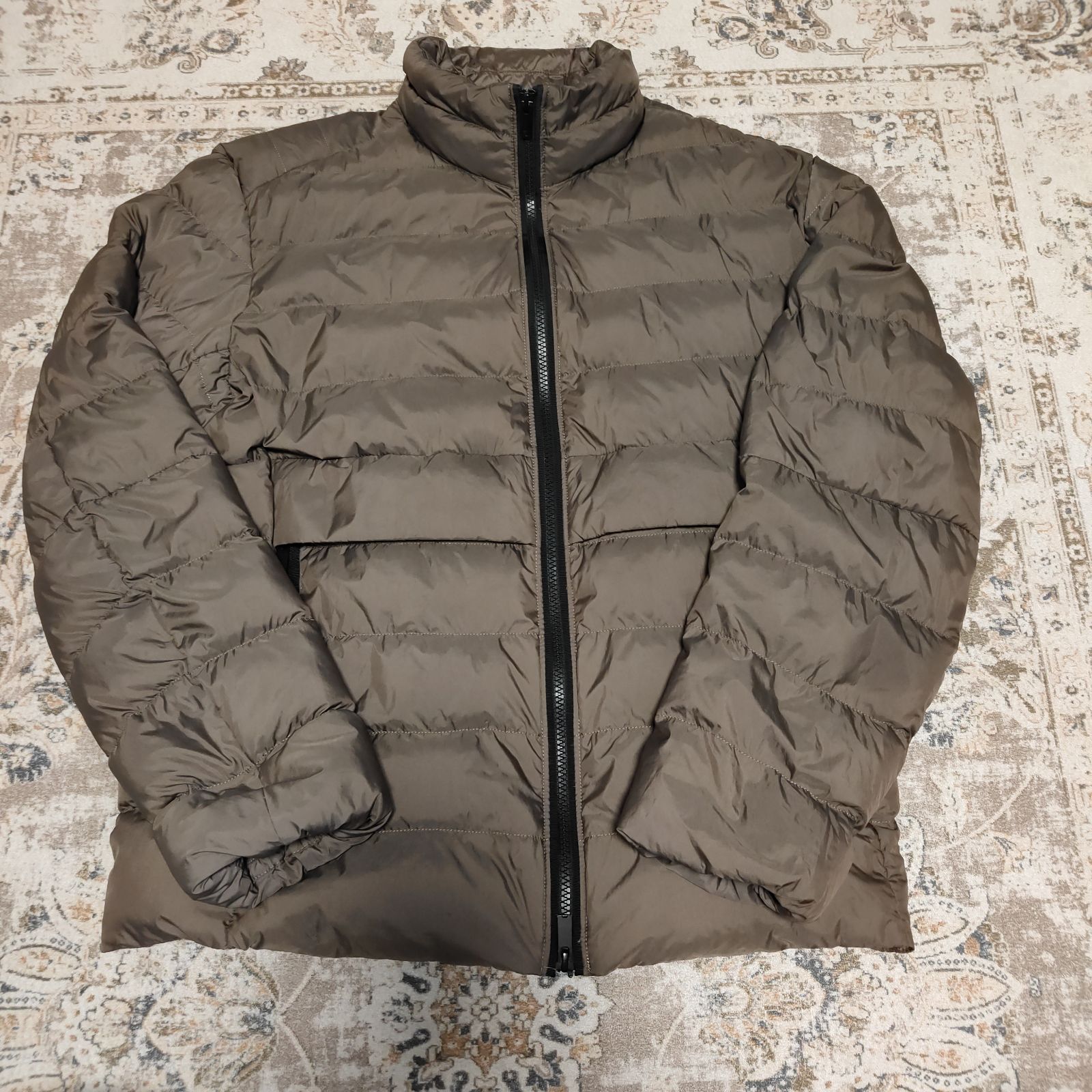 新品同　ユニクロ ＋J ジルサンダーウルトラライトダウン　ブラウンS UNIQLO +J ユニクロ プラスジェイ ウルトラライトダウンジャケット